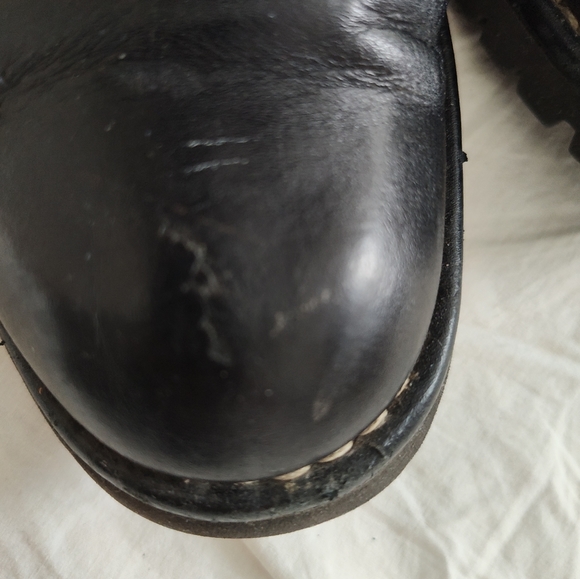 Vintage CHANEL black leathermotorcycle boots - Picture 7 of 9